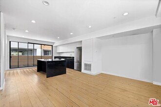 866 S Wilton Pl in Los Angeles, CA - Building Photo - Building Photo