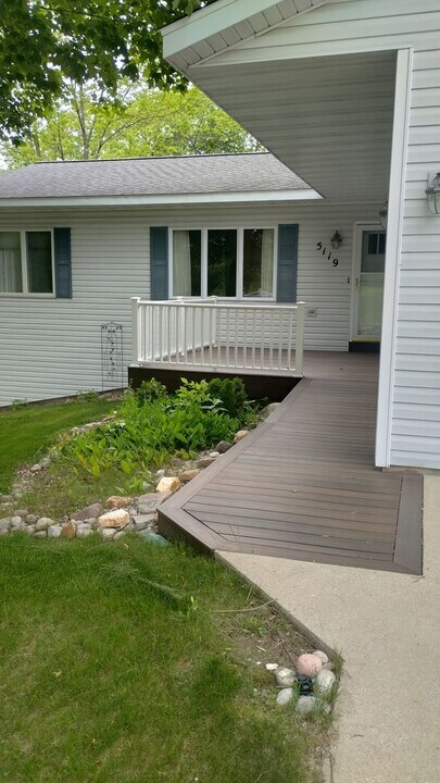 5119 Anna Dr in Traverse City, MI - Building Photo