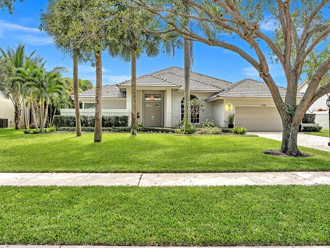property at 2788 Hampton Cir W