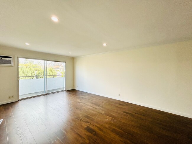 9725 Charnock Ave in Los Angeles, CA - Building Photo - Building Photo