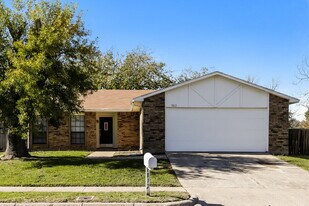 7812 Burgundy Dr in Fort Worth, TX - Building Photo