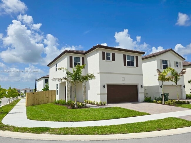 property at 2670 SE 24th Ct