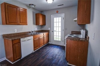 1714 Hertford St, Unit 3 in Greensboro, NC - Building Photo - Building Photo