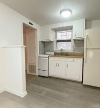 27 Middle Line Ave in Medford, NY - Building Photo - Building Photo