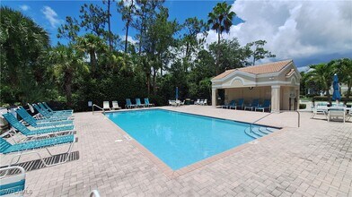 5630 Sherborn Dr in Naples, FL - Foto de edificio - Building Photo