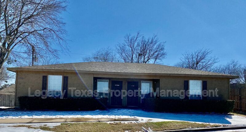 1719 Short St in Cleburne, TX - Building Photo