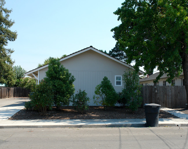 1260 Martha Way in Santa Rosa, CA - Building Photo - Building Photo