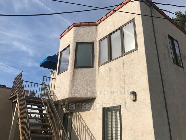 1125 1/2 Foothill Blvd in La Canada Flintridge, CA - Building Photo - Building Photo