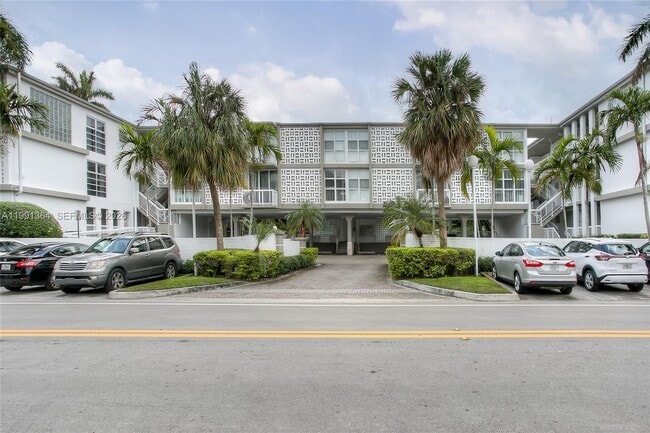 1080 99th St in Bay Harbor Islands, FL - Building Photo - Building Photo