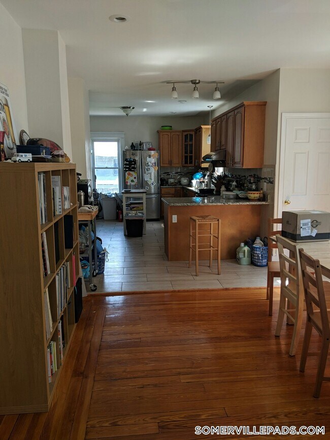 14 Bay State Ave in Somerville, MA - Building Photo - Building Photo