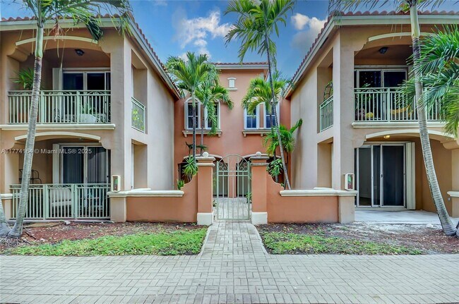6740 NW 114th Ave in Doral, FL - Building Photo - Building Photo