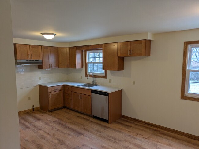 6065 New Taylor Rd in Orchard Park, NY - Foto de edificio - Building Photo