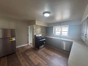 7706 27th Ave in Kenosha, WI - Building Photo - Building Photo