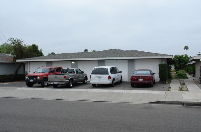 2000-2006 E Palmyra Ave in Orange, CA - Building Photo - Building Photo