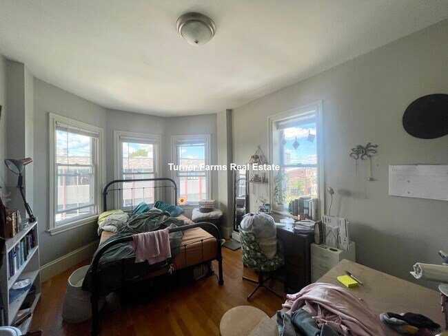 114 Berkshire St, Unit 7 in Cambridge, MA - Building Photo - Building Photo