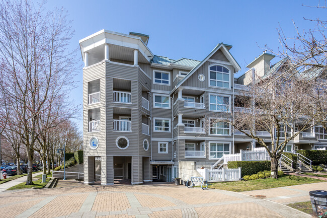 5500 Lynas Ln in Richmond, BC - Building Photo - Building Photo