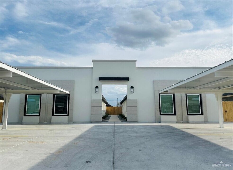 10 Sugar Gdn Dr in Pharr, TX - Building Photo