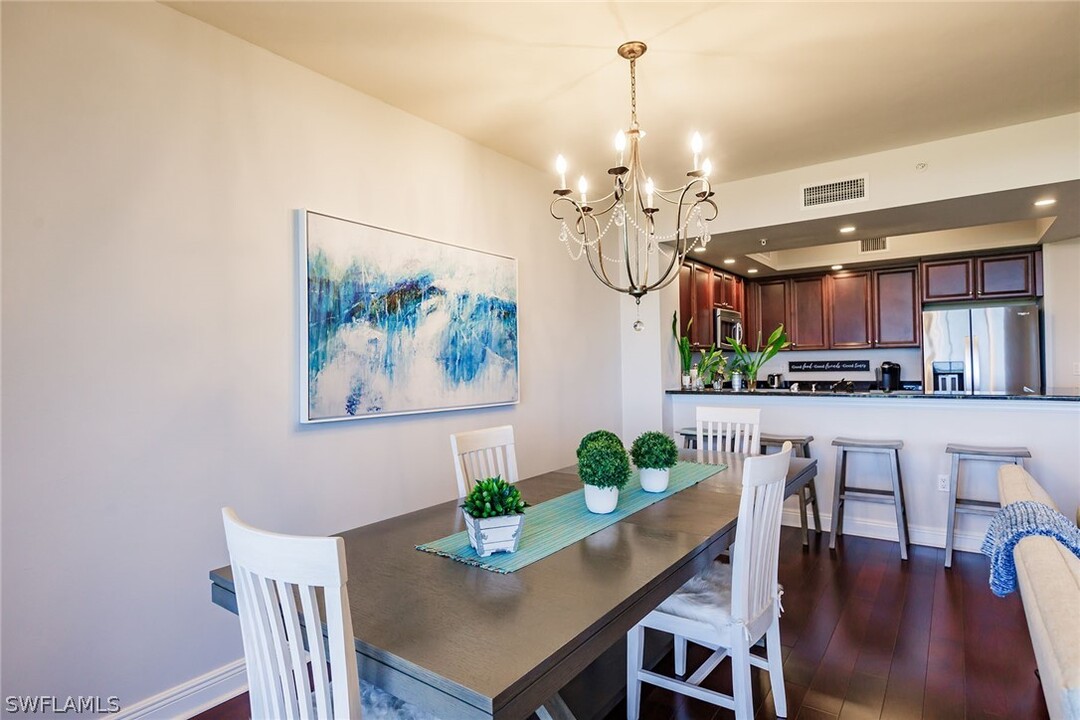 1065 Borghese Ln in Naples, FL - Building Photo