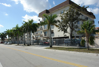 La Lisa Apartments in Hialeah, FL - Building Photo - Building Photo