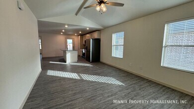 7705 Date Ave in Lubbock, TX - Foto de edificio - Building Photo