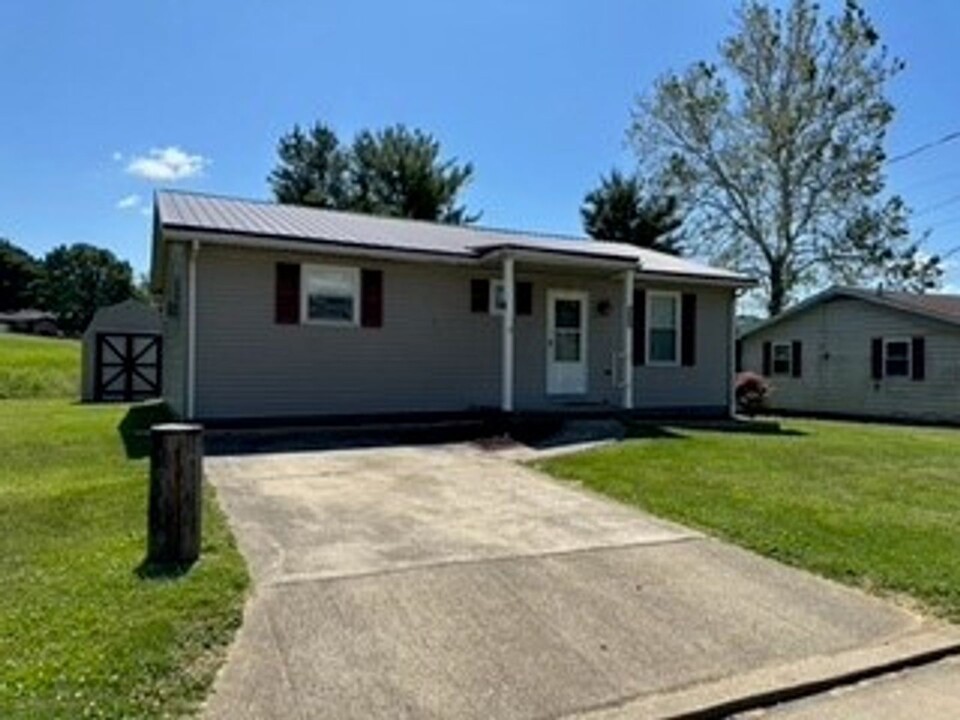 1807 Princeton St in Parkersburg, WV - Building Photo