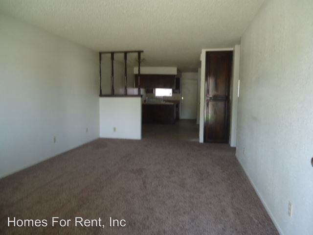 2387 E Springville Ave in Porterville, CA - Foto de edificio - Building Photo