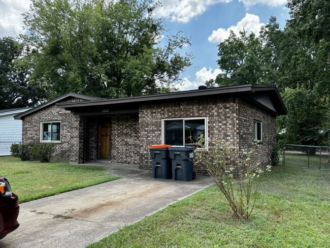 1002 E F St in Russellville, AR - Building Photo - Building Photo
