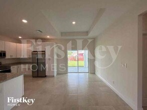 2124 NW 16th Pl in Cape Coral, FL - Building Photo - Building Photo