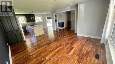 3082 Lindenlea Dr in Mississauga, ON - Building Photo - Building Photo