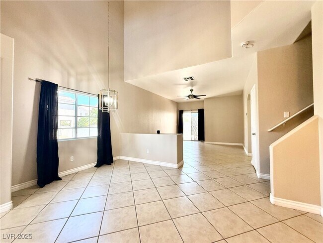 5882 Crumbling Ridge St in Henderson, NV - Foto de edificio - Building Photo