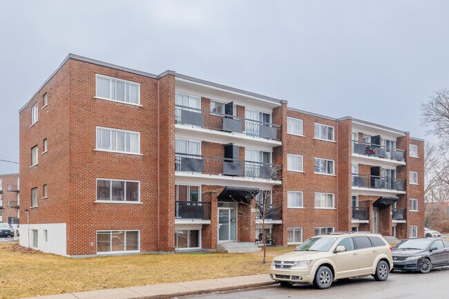 648 Pouliot Rue in Laval, QC - Building Photo - Primary Photo