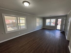 5283 Millbranch Rd in Memphis, TN - Building Photo - Building Photo