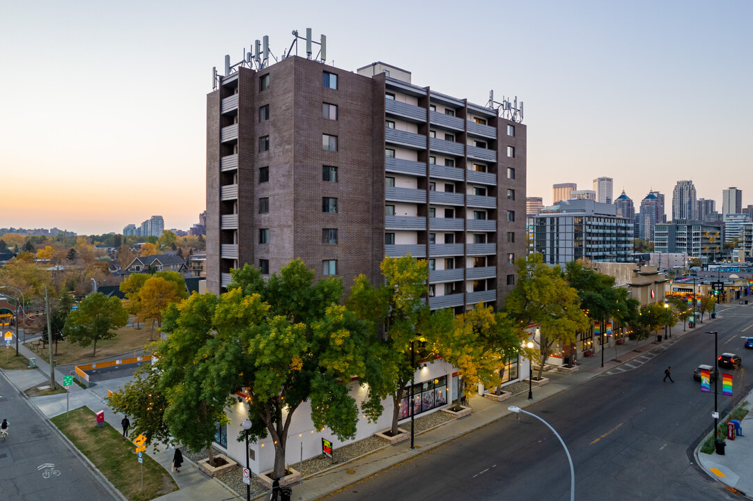 Riley Park Tower in Calgary, AB - Building Photo