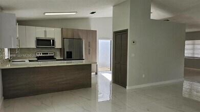 14470 SW 96th Terrace in Miami, FL - Building Photo - Building Photo