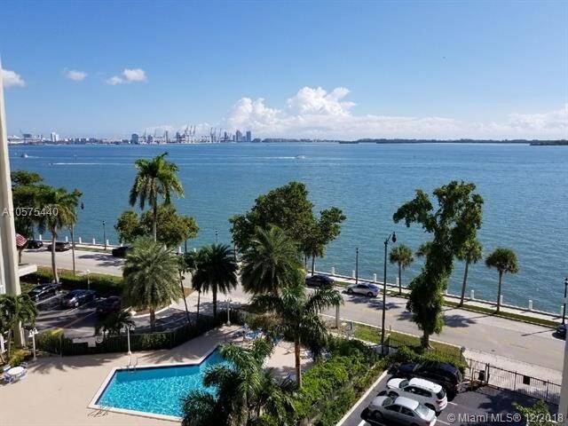 1430 Brickell Bay Dr-Unit -702 in Miami, FL - Building Photo