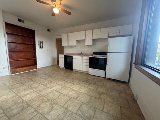 4821 Centre Ave in Pittsburgh, PA - Building Photo - Building Photo