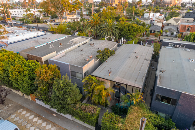 2521 Abbot Kinney Blvd in Venice, CA - Building Photo - Building Photo