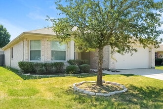 1232 Wenatchee Dr in Krum, TX - Foto de edificio - Building Photo