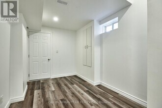 10 St Ives Cres in Whitby, ON - Building Photo - Building Photo