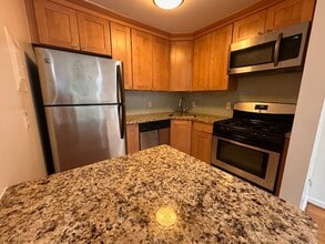 4555 MacArthur Blvd NW, Unit 208 in Washington, DC - Foto de edificio - Building Photo