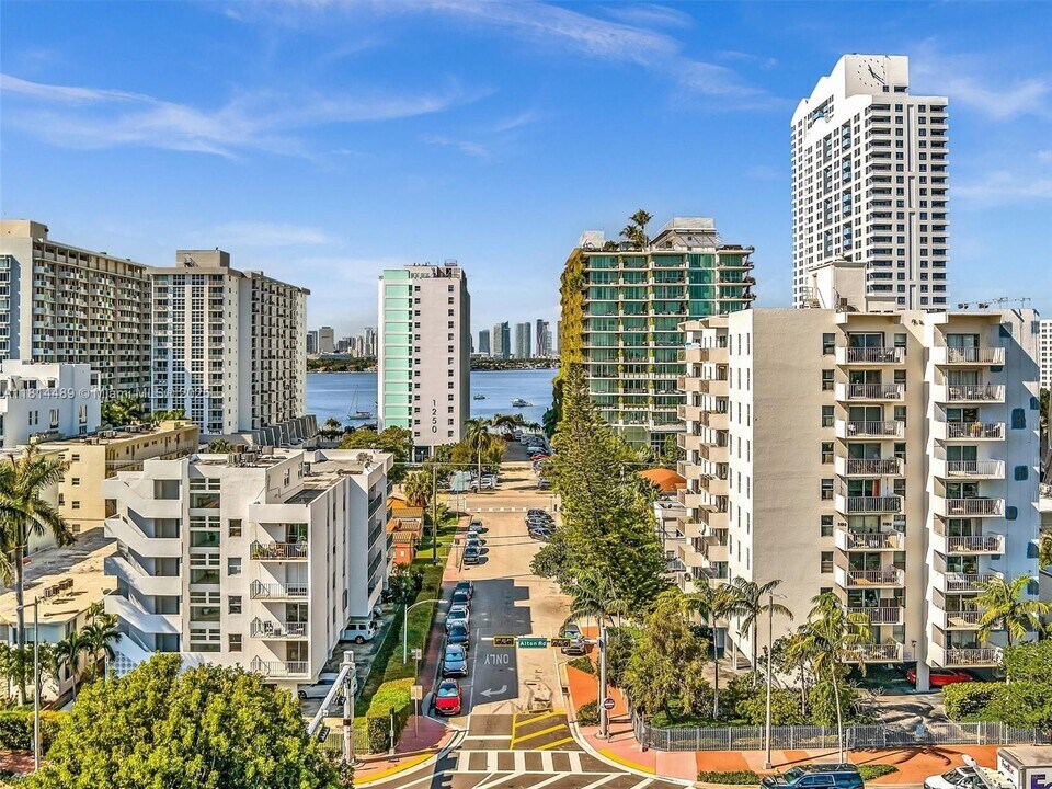 1300 Alton Rd in Miami Beach, FL - Building Photo