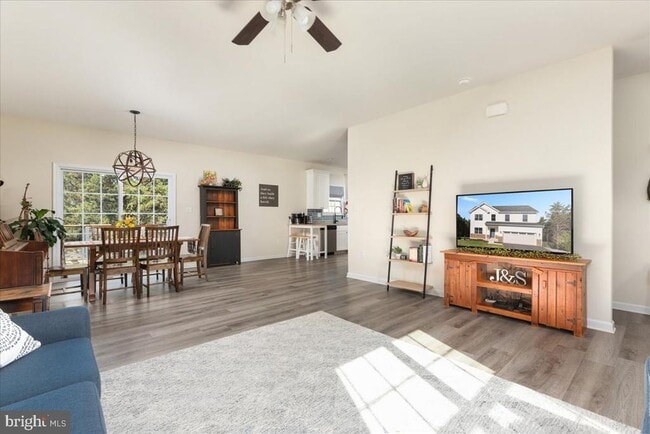 321 Whispering Echos Dr in Kearneysville, WV - Building Photo - Building Photo