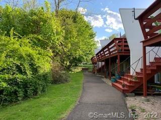 9 Pine Orchard Rd in Branford, CT - Foto de edificio