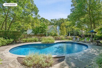 14 Hildreth Rd in Hampton Bays, NY - Building Photo - Building Photo