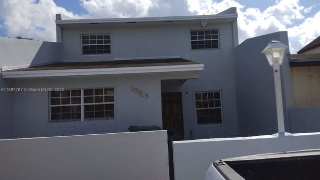 19319 NW 54th Ct in Miami Gardens, FL - Building Photo - Building Photo