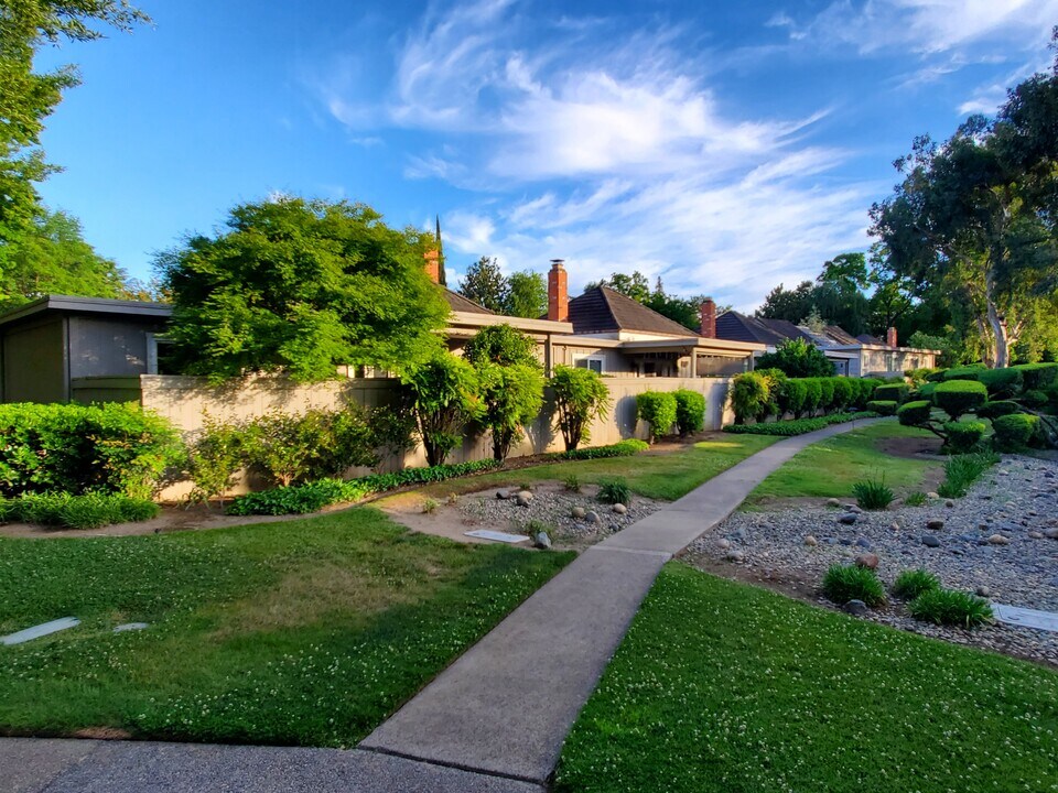 1008 Commons Dr in Sacramento, CA - Building Photo