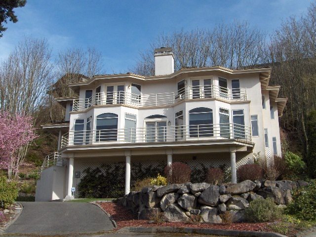 property at 816 S 273rd Ct