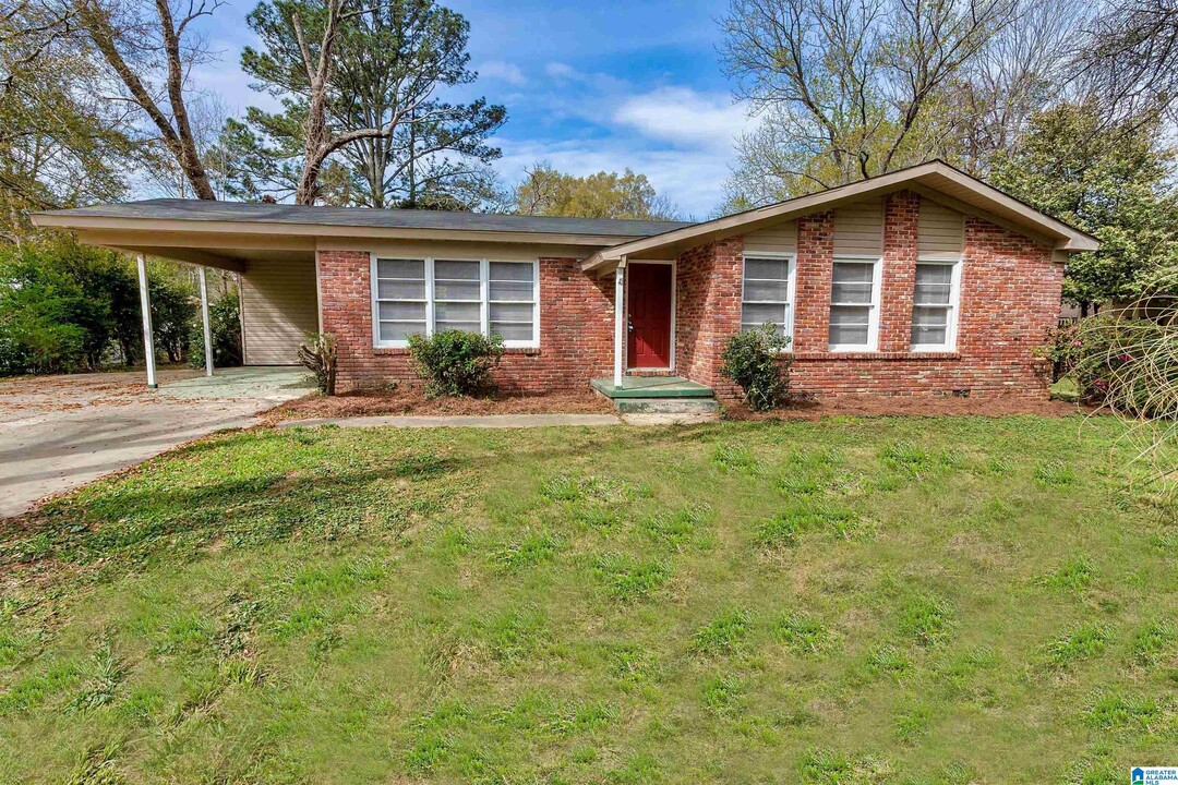805 Tampa Ln NE in Birmingham, AL - Foto de edificio