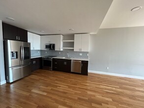 16 Taber St, Unit 405 in Boston, MA - Building Photo - Building Photo