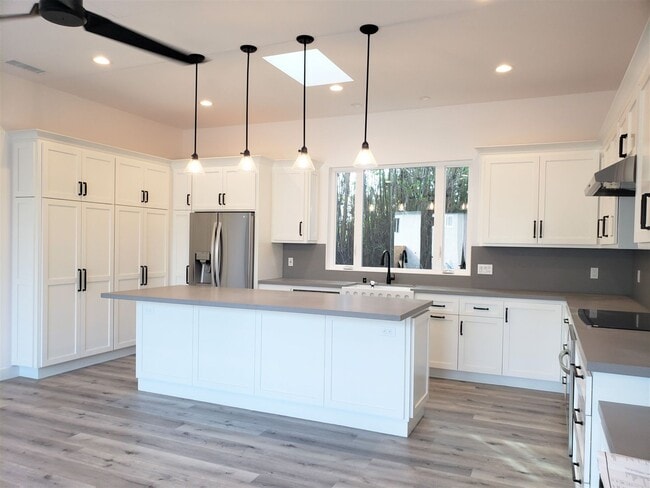 814 Clark Ave in Encinitas, CA - Building Photo - Building Photo